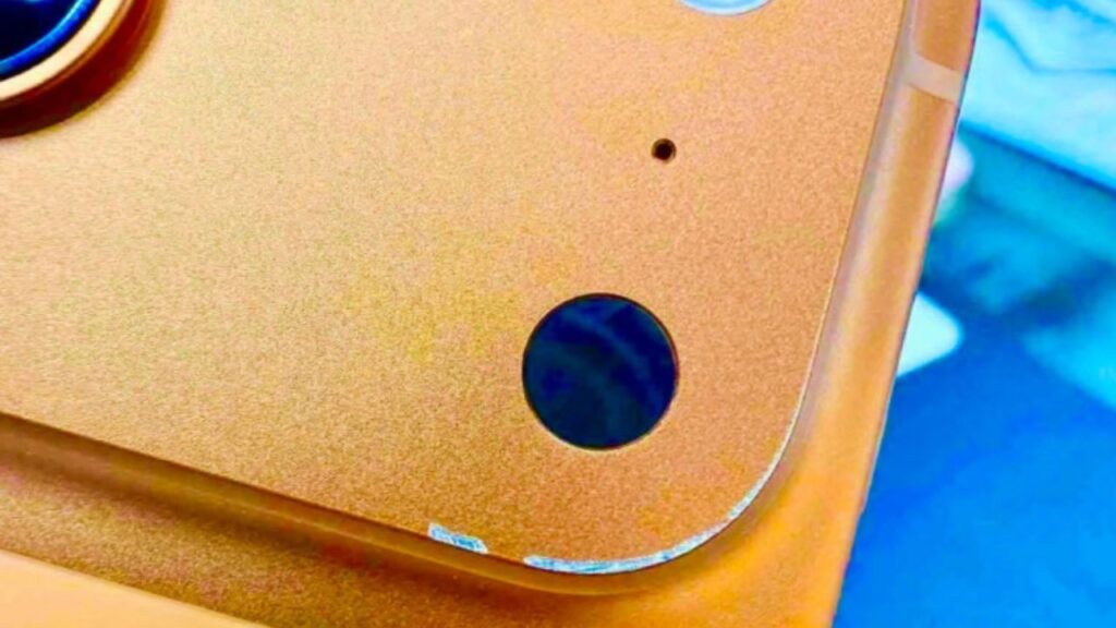 Apple iPhone 17 pro scratch