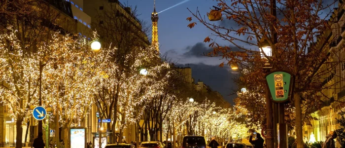 Paris-christmas-eiffel-1440x900.jpg